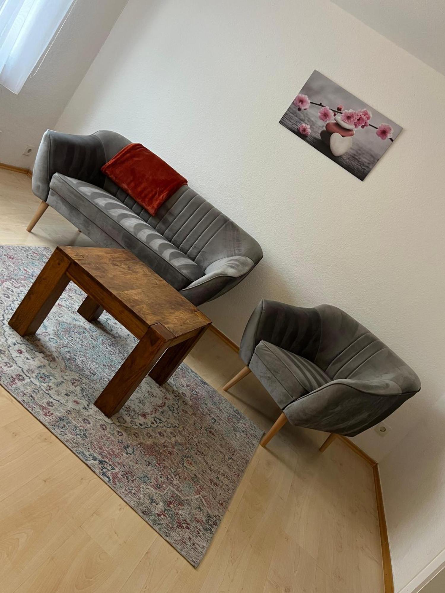 5 Loehr Apartment